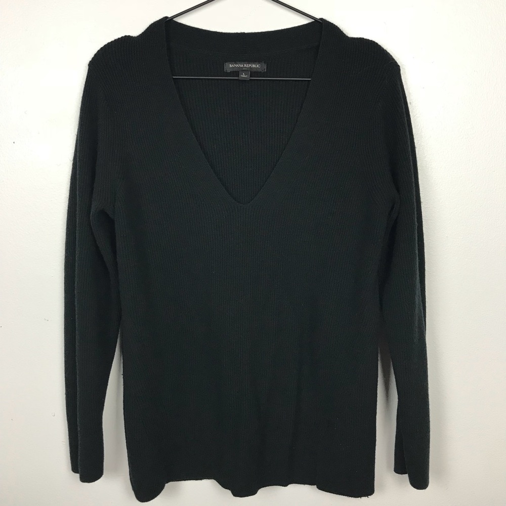 Banana Republic | black V neck sweater
